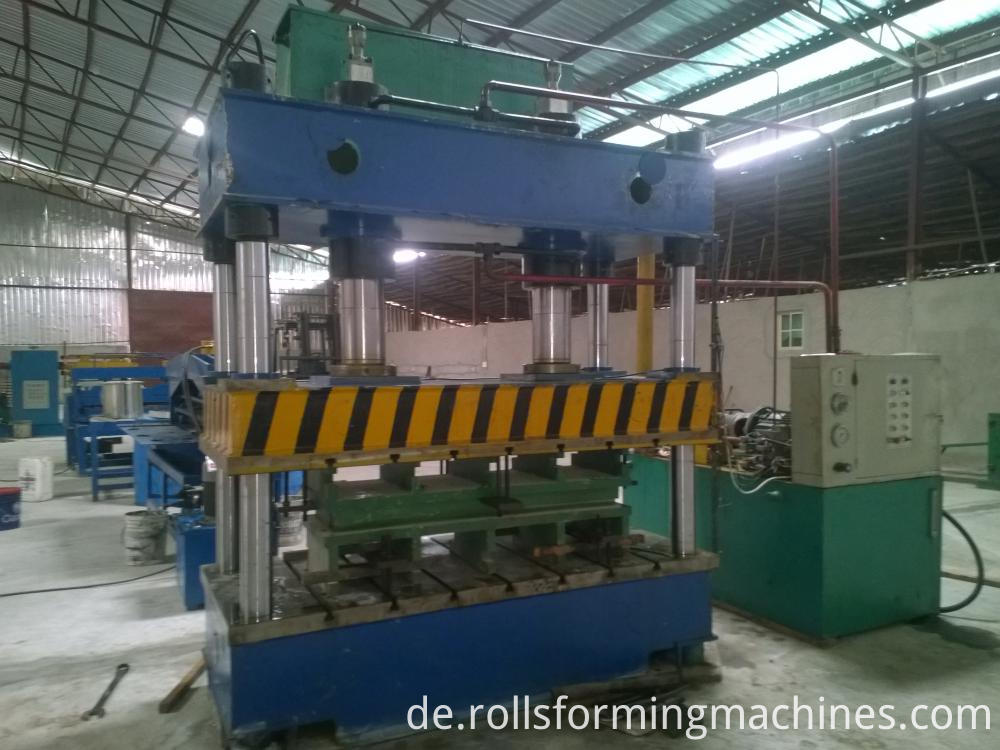 Steinschlag-beschichtete Dachziegel-Maschine mit Schlitz-Linie Stone Chip Coated Roof Tile Machine with Slitting Line